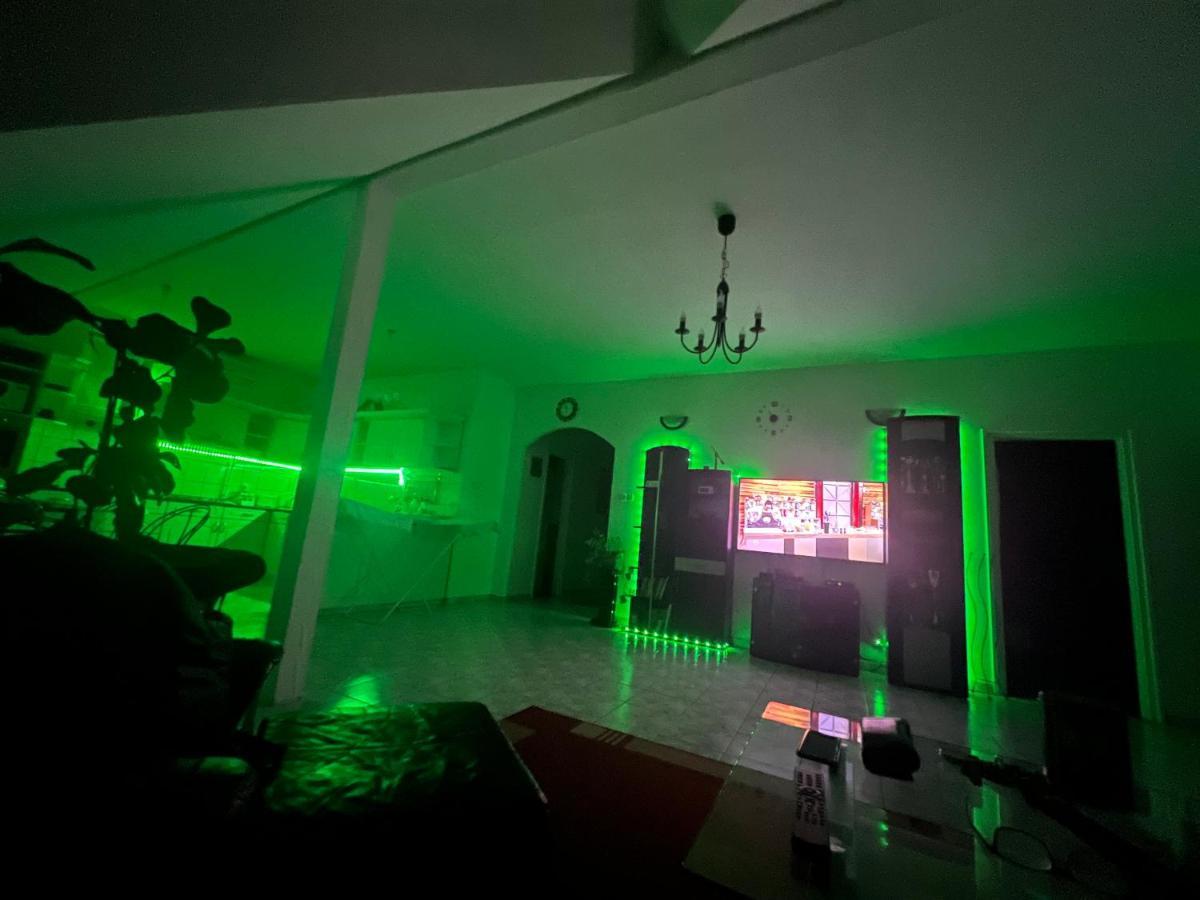 Gabe's Nest Apartman